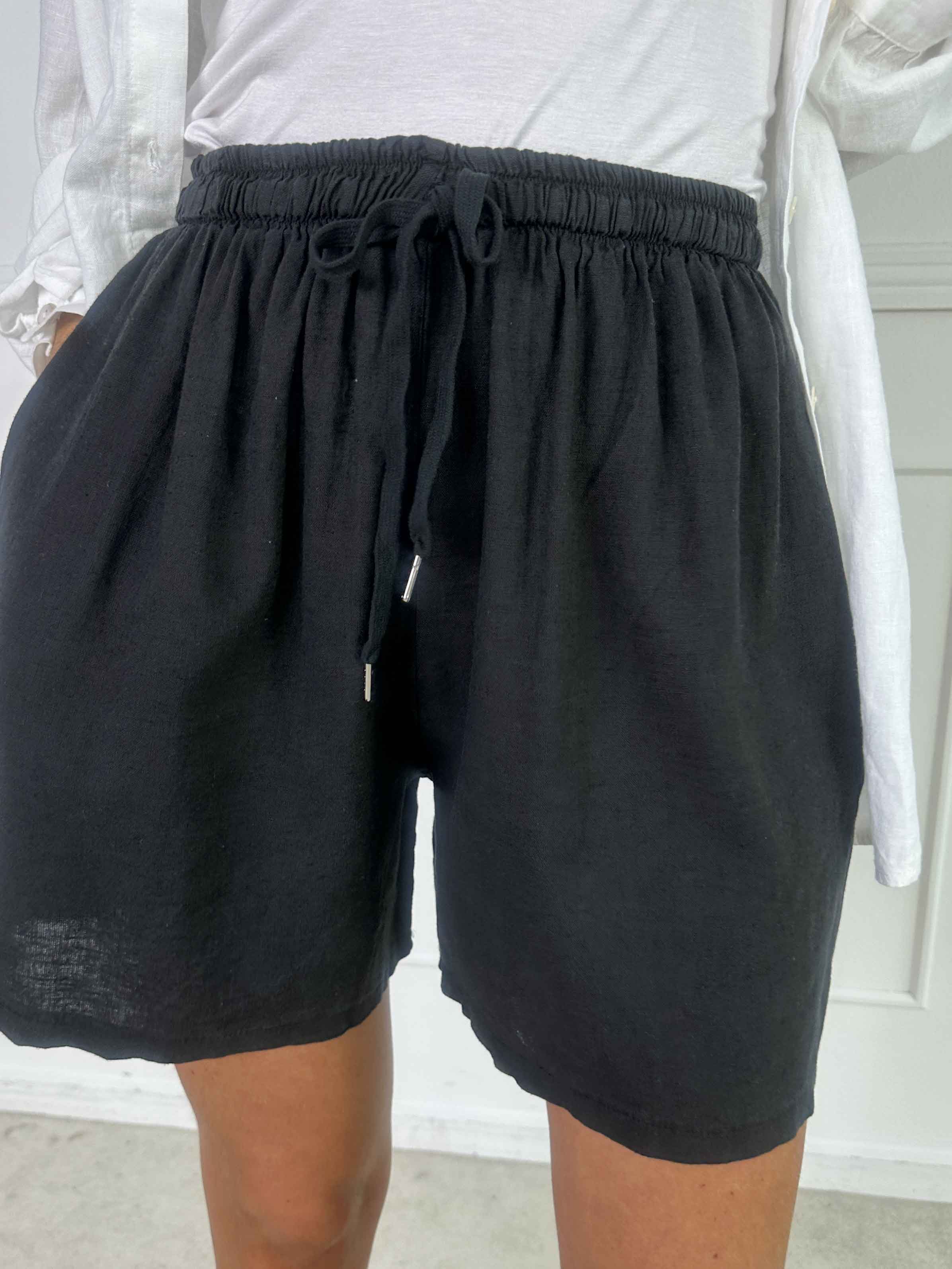 Clara Shorts - Lette shorts i viskose og hør